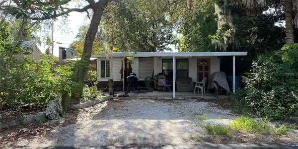 1004 BROOKWOOD S