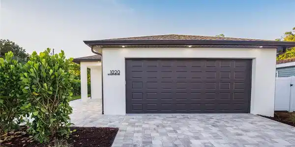 1020 ROSERY NW