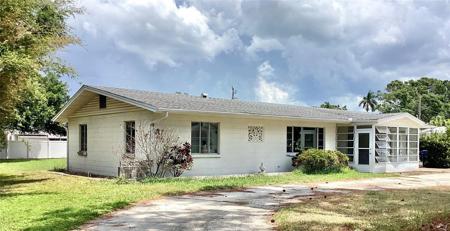6123 CRESTWOOD