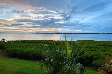 1020 TIDEWATER SHORES LOOP
