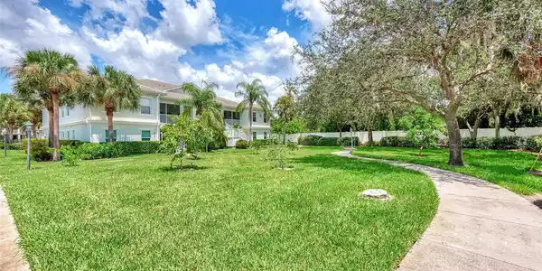 300 GARDENS EDGE