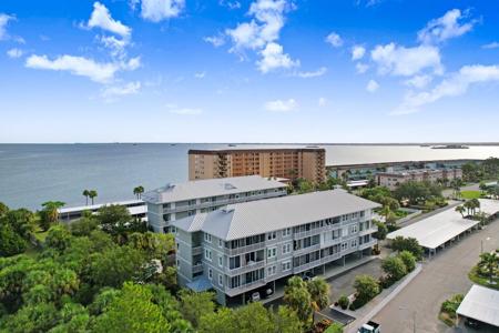 5 ISLAND PARK