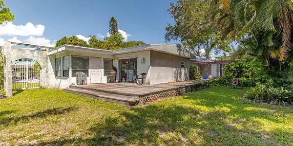 2630 QUINCY S