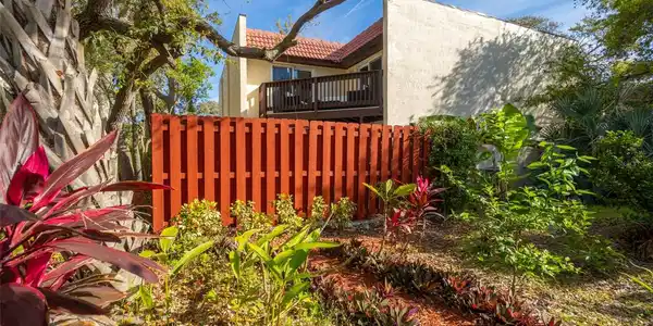 8762 LIVE OAK COURT