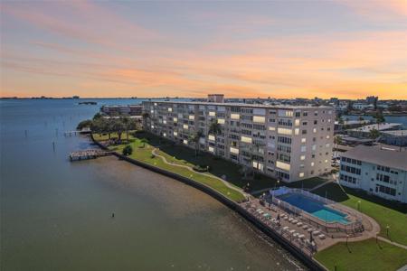 1847 SHORE DRIVE S
