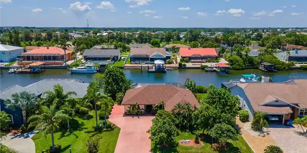 816 CHIPAWAY DRIVE