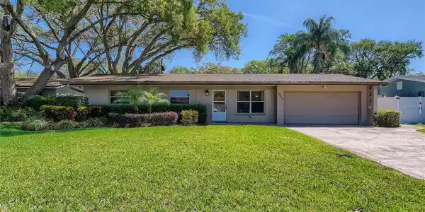 10525 HETRICK E