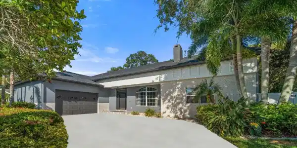 207 CRESTWOOD