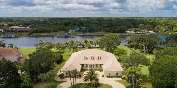 7 CAPRI COURT