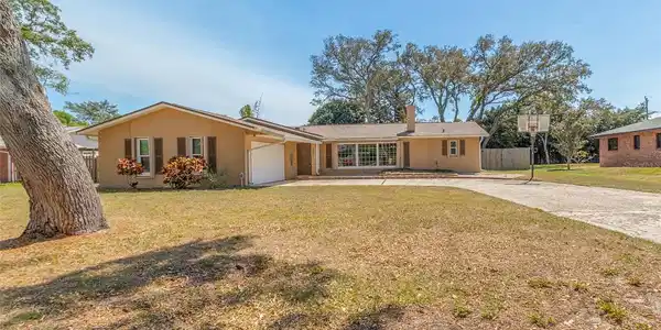 1205 SHADY LANE