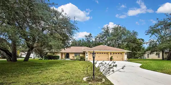 7224 ROYAL OAK DRIVE