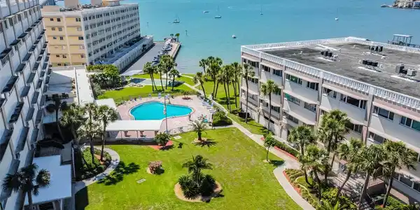 100 BLUFF VIEW
