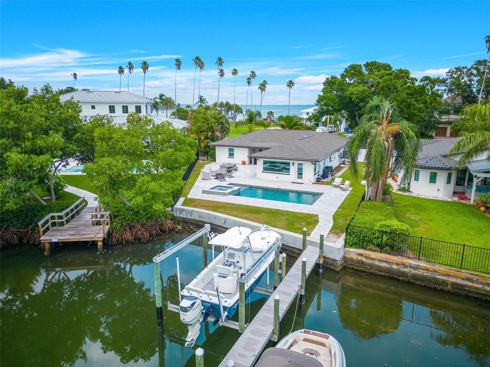 3312 BAYSHORE NE, ST PETERSBURG, FL lhrmls01766107