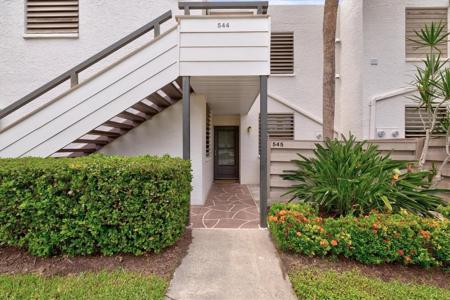 545 LAKESIDE DRIVE