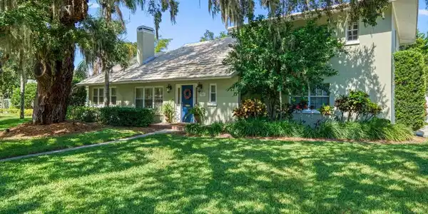 303 PONCE DE LEON