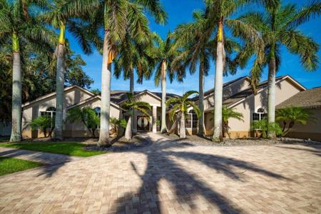 201 BLUFF VIEW DRIVE