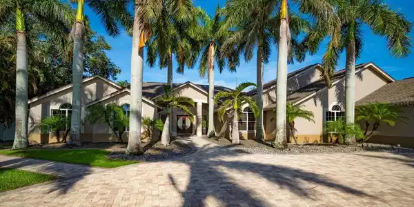 201 BLUFF VIEW DRIVE