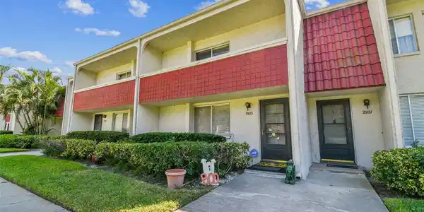 2923 PINE CONE CIRCLE