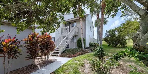 610 BIRD BAY W