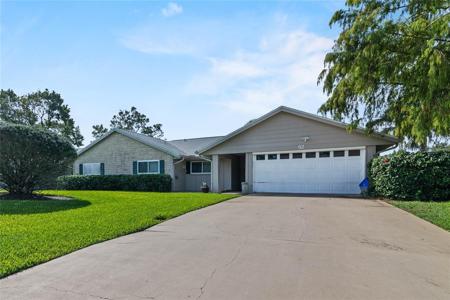 92 LAKE FAIRGREEN CIRCLE