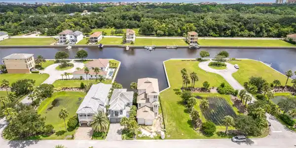 279 YACHT HARBOR