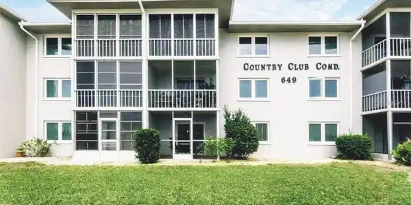 649 TAMIAMI TRAIL S