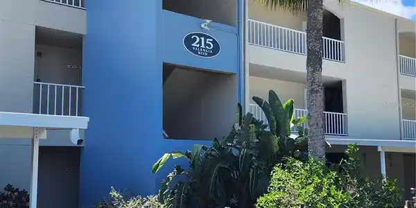215 VALENCIA BLVD