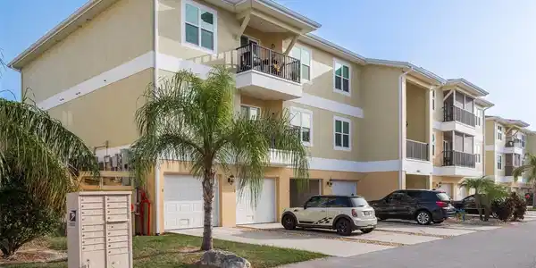 5065 ROYAL PALMS