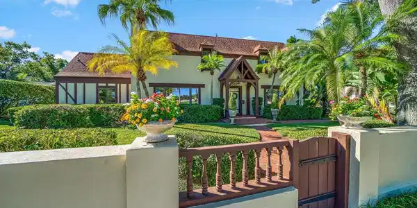 703 BAYVIEW DRIVE