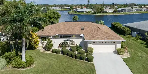 1734 LAKESIDE