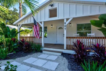 607 37TH STREET W