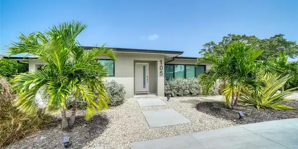 105 AURORA E
