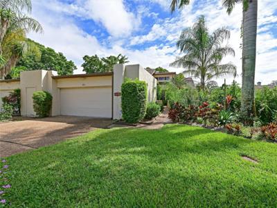 5917 LA VISTA LANE