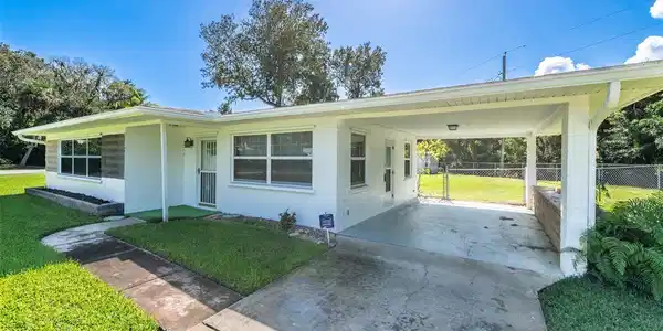 2002 Pine Tree DRIVE