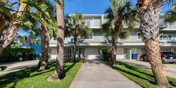 2511 BAY