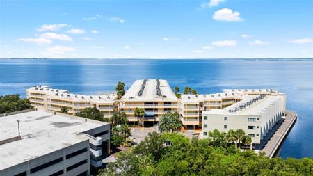 2506 N ROCKY POINT DRIVE
