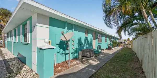 1041 APOLLO BEACH BOULEVARD