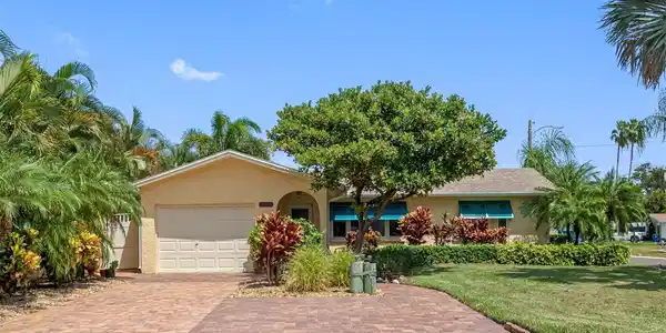 1201 BAY PALM