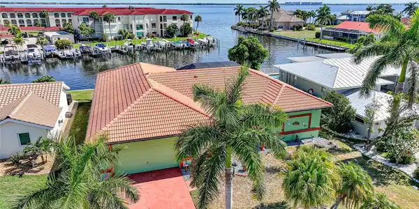 2750 AQUA COURT
