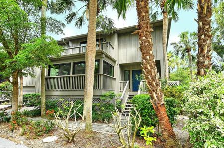 1489 LANDINGS LAKE DR