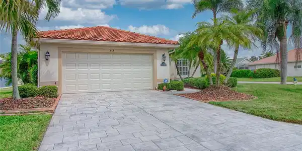 413 PINEWOOD LAKE