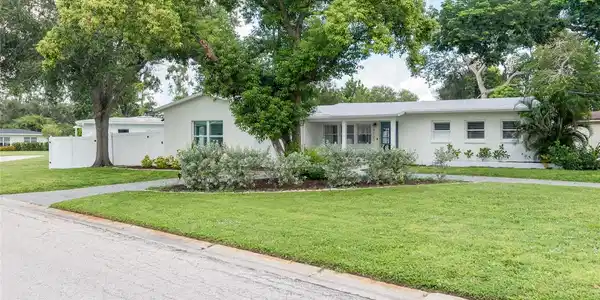 4003 W COACHMAN AVENUE
