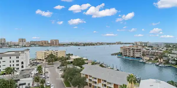 255 DOLPHIN POINT