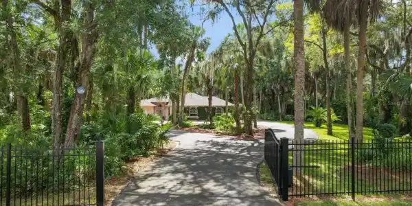 10 CAPTAINS COVE