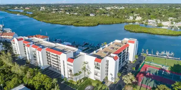 19111 VISTA BAY