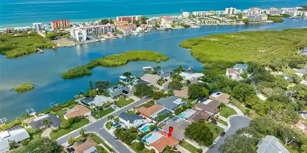 8122 BAYSHORE