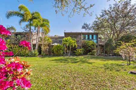 1620 TREEHOUSE CIRCLE