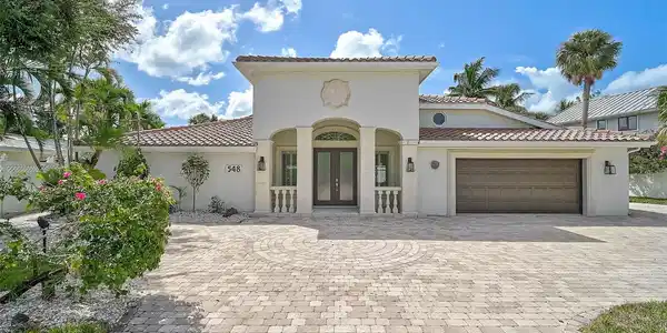548 SIESTA DRIVE