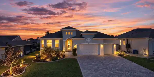 916 SPINDLE PALM WAY