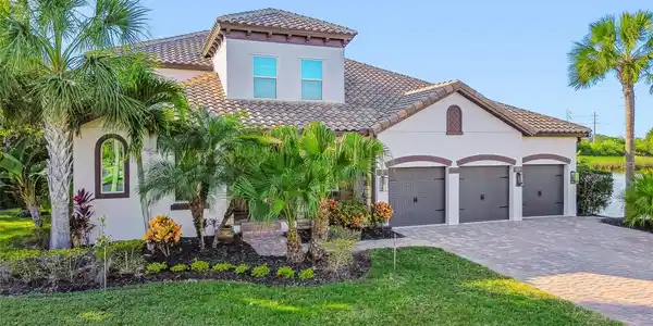 372 COCO PLUM COURT